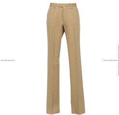 フルレングスのチノパンツ（ロールアップして）
[ジー・ティー・アー]